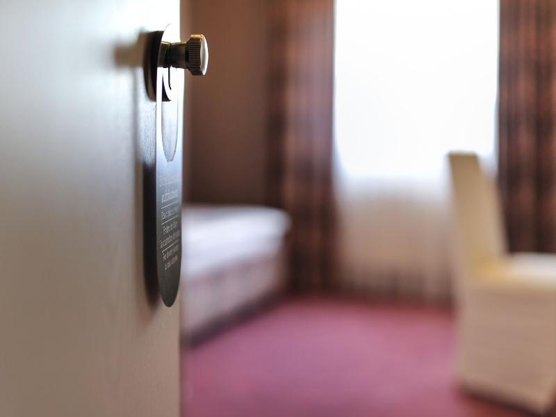 Airport Hotel By The New Yorker كولونيا المظهر الخارجي الصورة